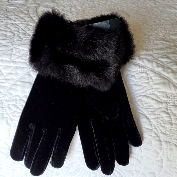 The Limited Other - Black Faux fur cuff gloves NWT